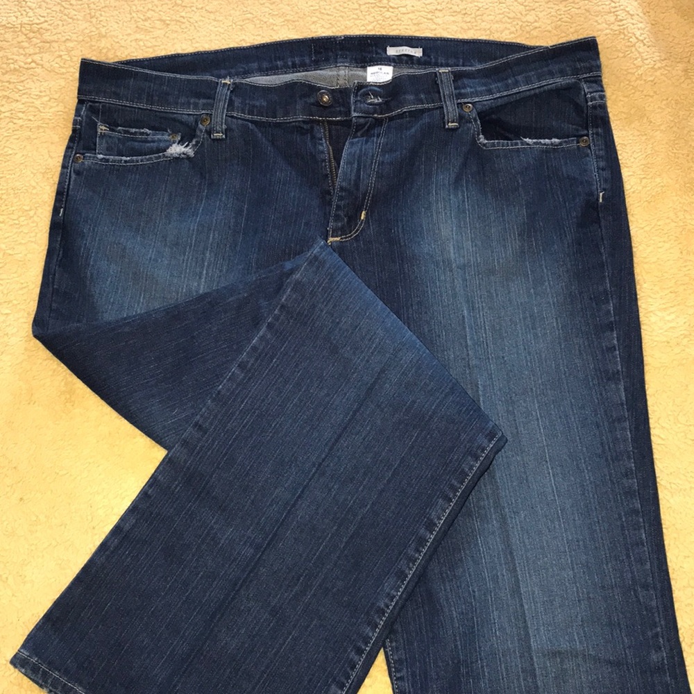 Old Navy woman’s blue jeans/ boot cut.  Size 16